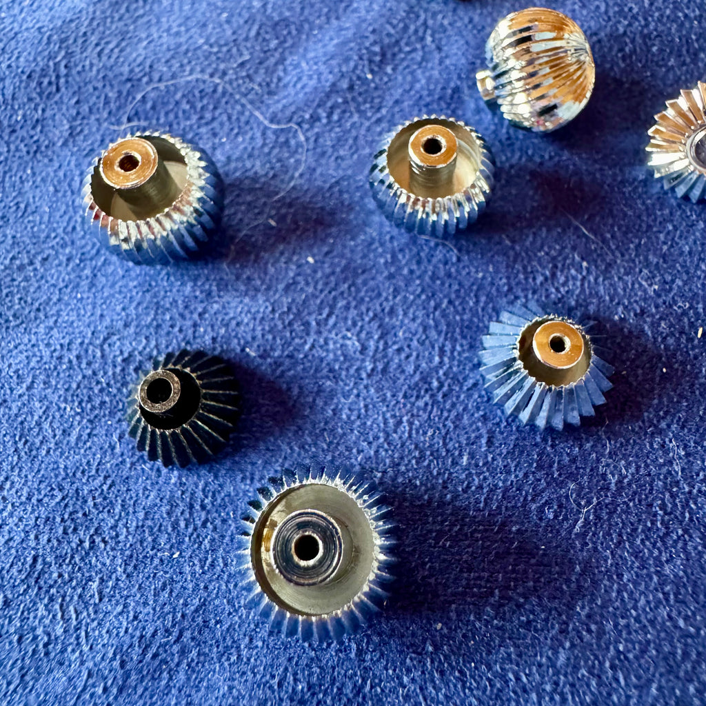 Oryginalne części do zegarków kieszonkowych – koronki, uchwyty – vintage