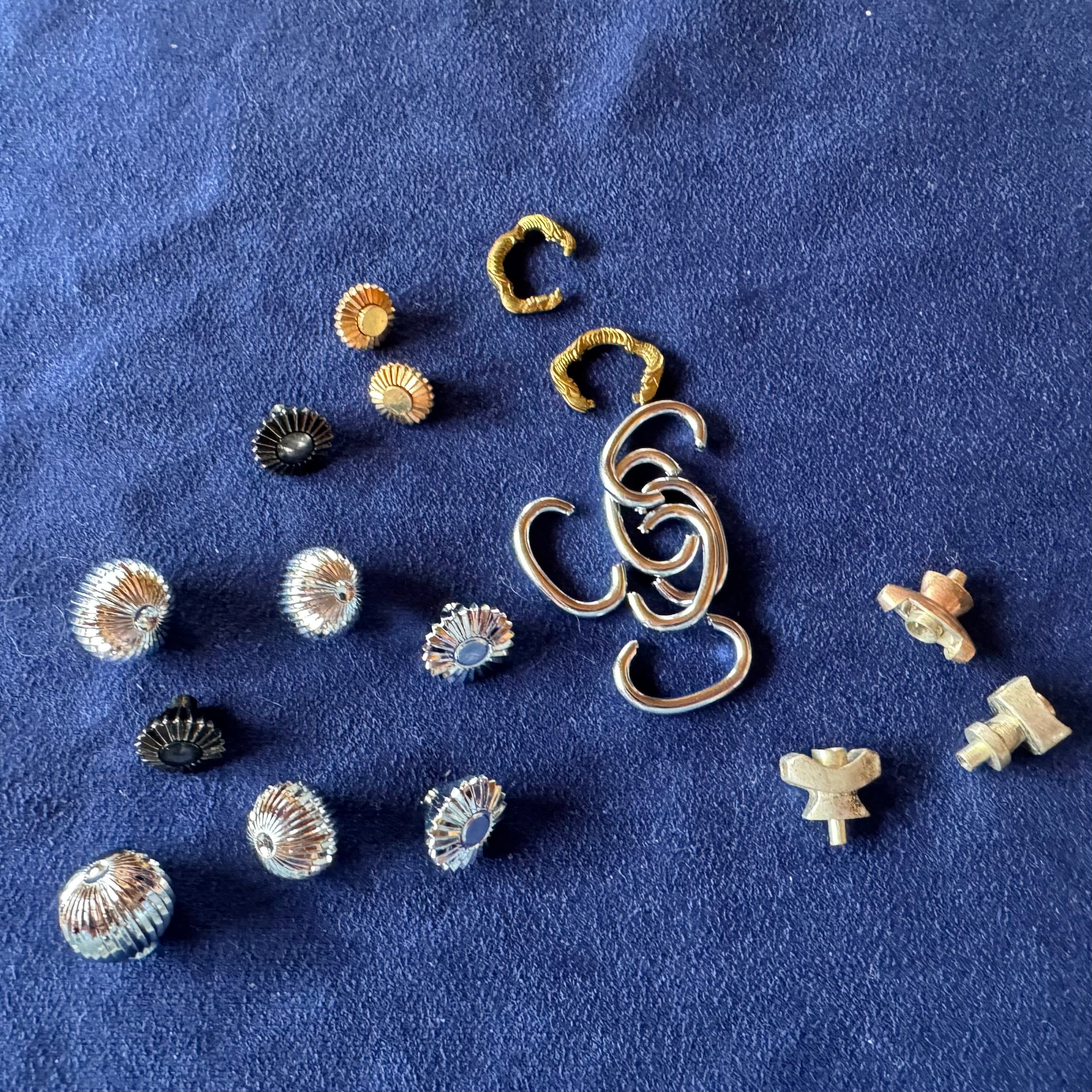 Oryginalne części do zegarków kieszonkowych – koronki, uchwyty – vintage