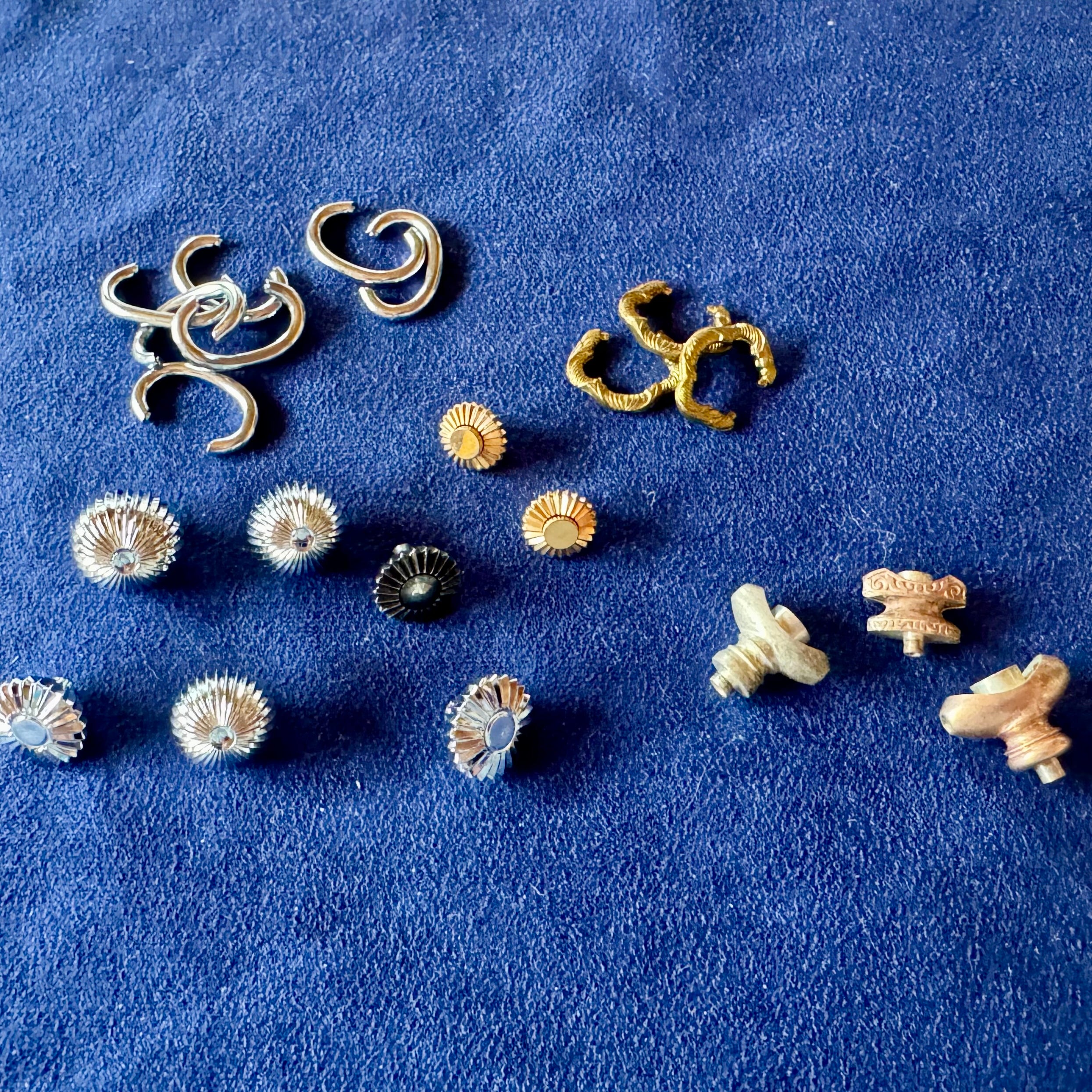 Oryginalne części do zegarków kieszonkowych – koronki, uchwyty – vintage 2